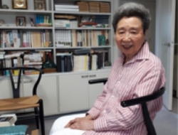 Japon Yazar Sawachi Hisae